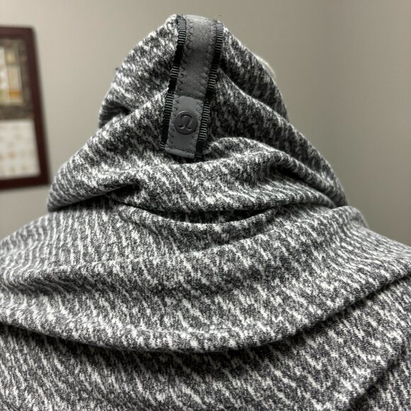 lululemon Vinyasa Scarf - Picture 5 of 7